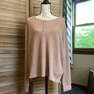Men’s Stoic size large tan waffle knit long sleeved top great condition